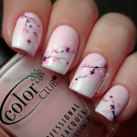 Diseños de uñas con flores bonitas