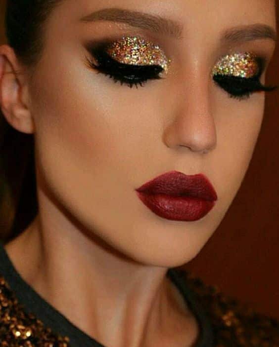 Maquillaje de noche tono dorado