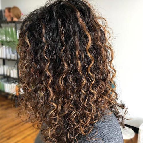 balayage pelo rizado