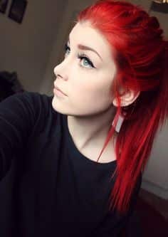 cabello rojo cereza