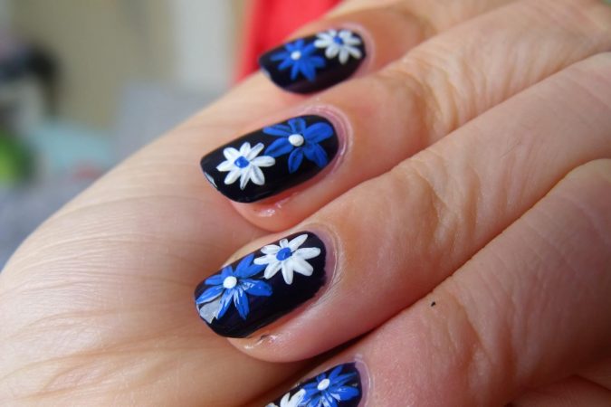 diseños de uñas con flores