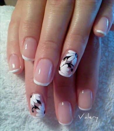 diseños de uñas con flores pinceladas