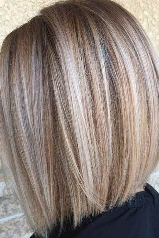 mechas beige en cabello corto