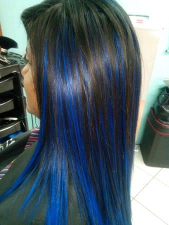 mechas de colores azul pastel