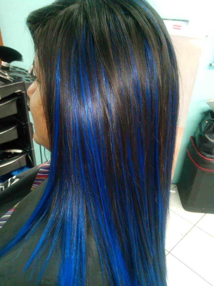 Mechas Azules En Cabello Corto