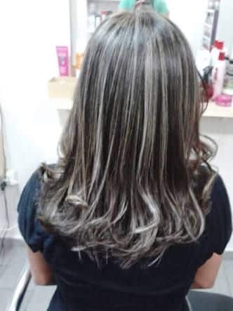 Mechas Beige En Cabello Corto