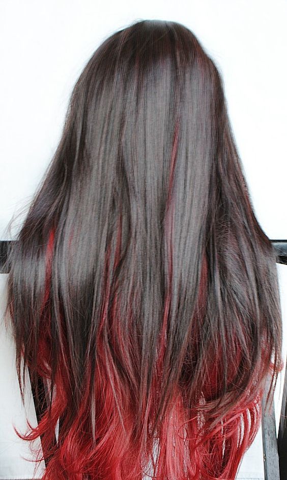 Mechas rojas en las puntas