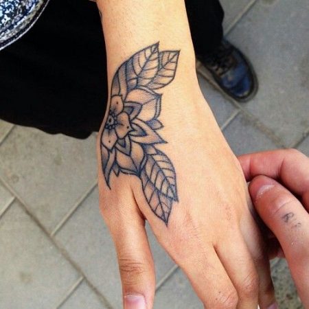 tattoo para mujeres en las manos