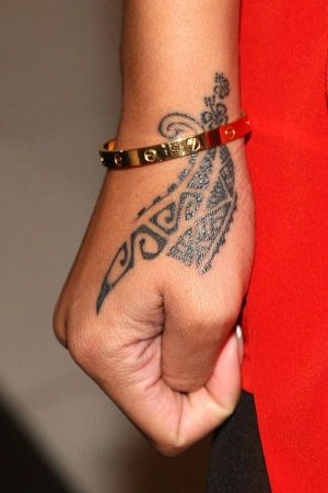 tatuajes maori mano