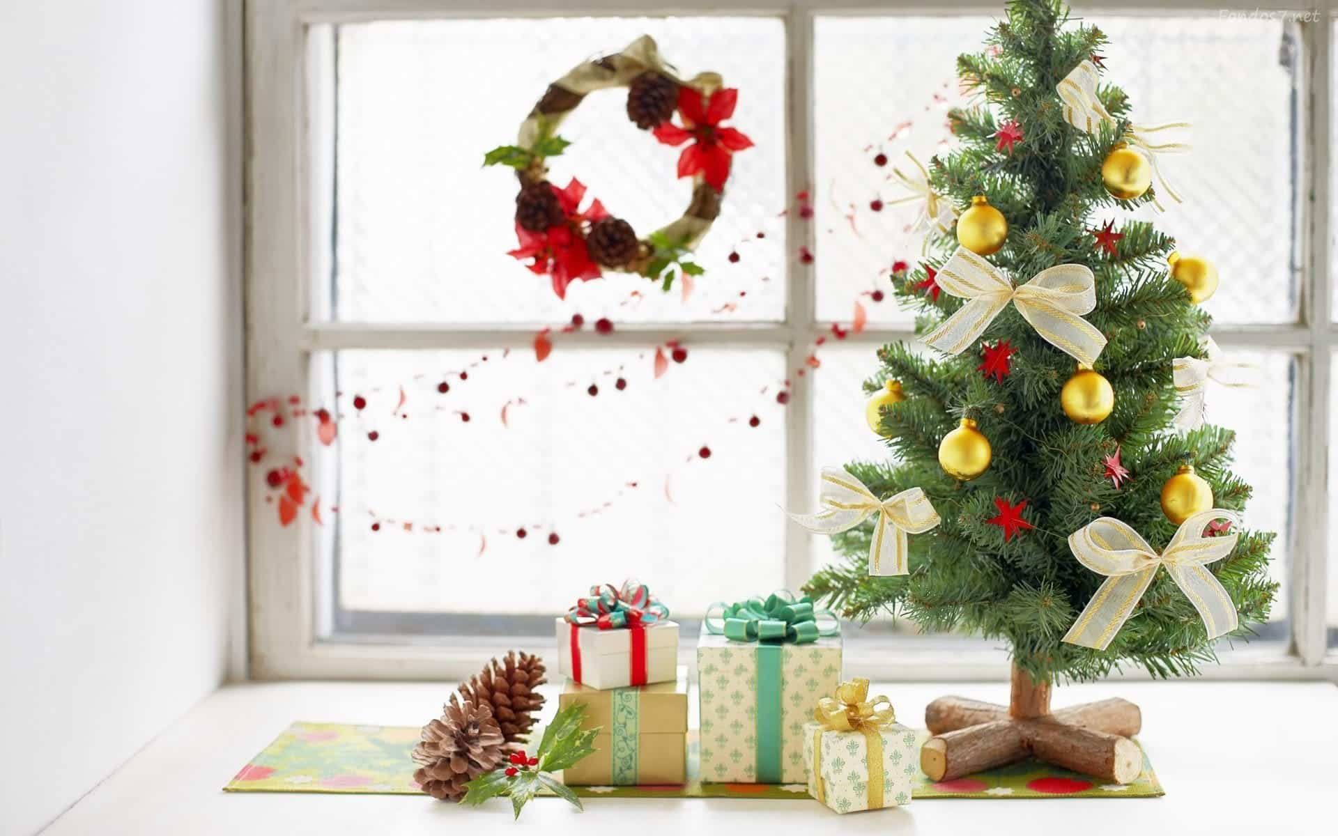 BETESSIN Tren de Madera para Decoración Fiesta de Navidad 8pcs Mini Árbol de Navidad Adorno Decorativo Navideño Regalos para Niños Decoración para Navidad