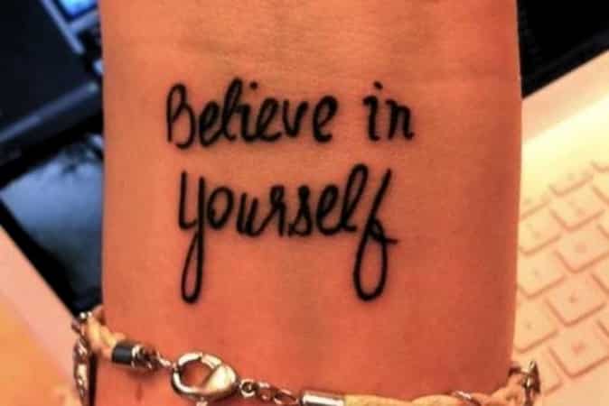 Ideas-para-ubicar-tatuajes-de-frases-9_0