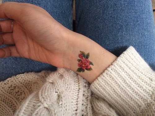Tatuaje de Rosa en la Muñeca