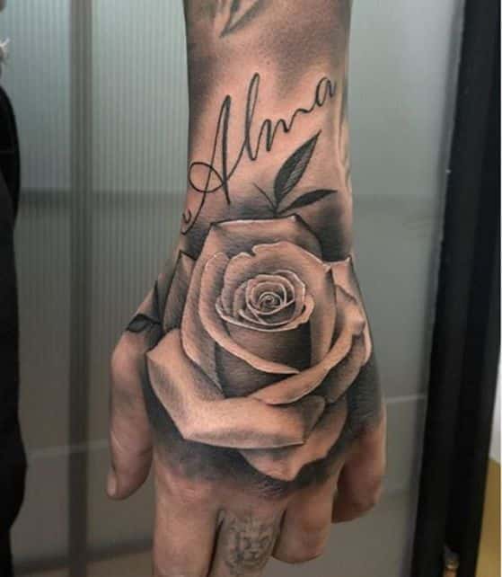 tattoo en la mano