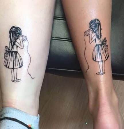 tatuaje amigas tobillo