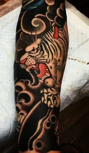 tatuaje media manga tigre japones