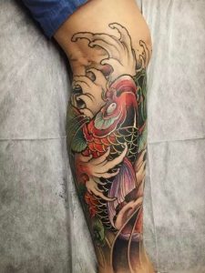 tatuaje pierna japones pez