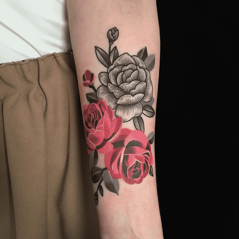tatuajes de rosas en el brazo hombre