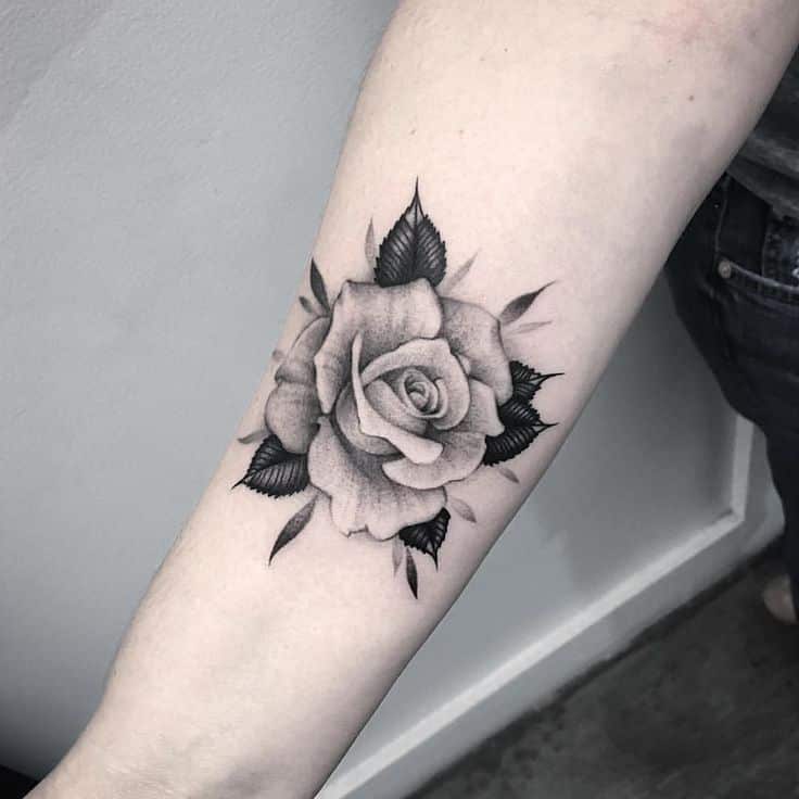 Tatuajes de Rosas y Todos sus Significados - Mujeres Femeninas