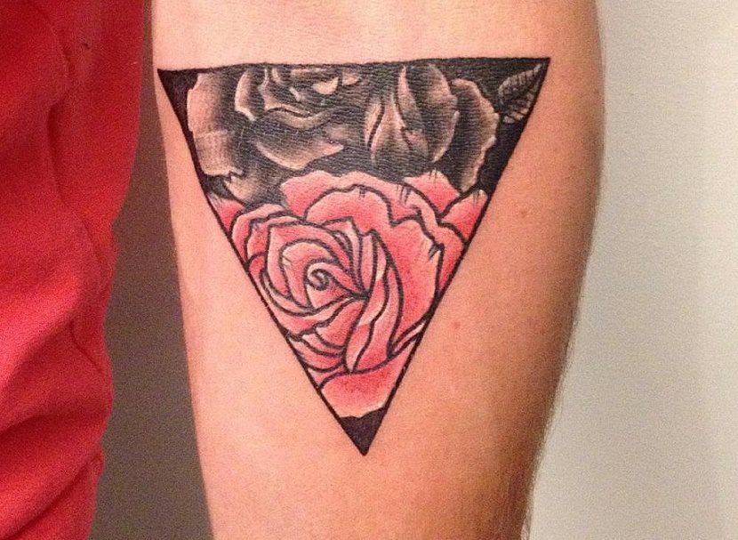 tatuajes de rosas en el brazo para mujer