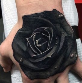 Tatuajes de Rosas Negras en la Mano