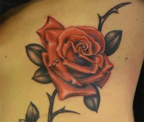 tatuajes de rosas rojas realistas
