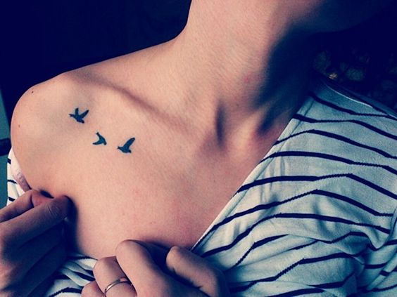 tatuajes en la clavicula aves