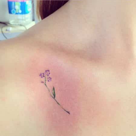 tatuajes en la clavicula flor