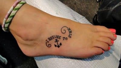 tatuajes en la espalda para mujeres delicados pie