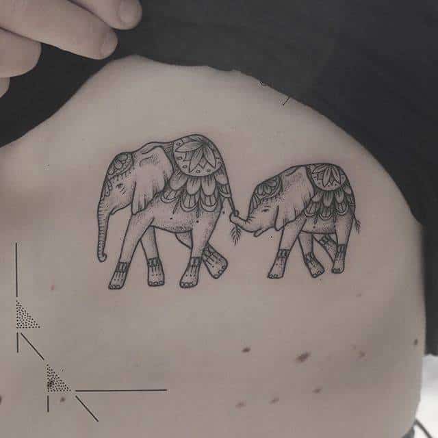 tatuajes en las costillas elefantes