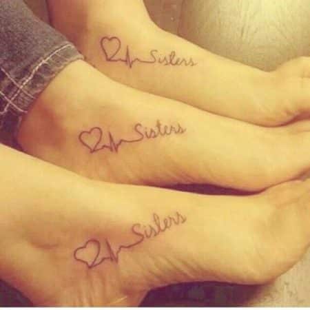 tatuajes hermanas pies