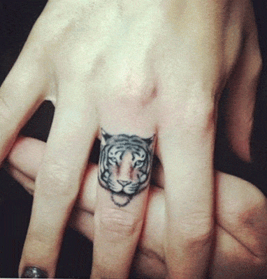 tatuajes para mujeres delicados dedo tigre