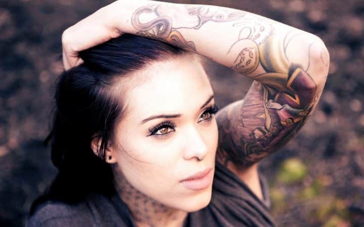 tatuajes para mujeres en las costillas