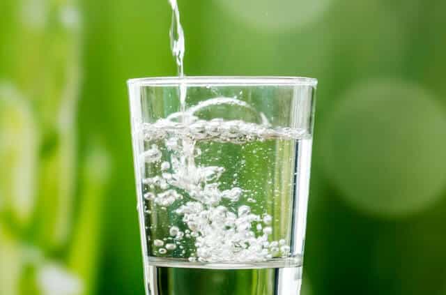 agua mineral alimentos embarazadas